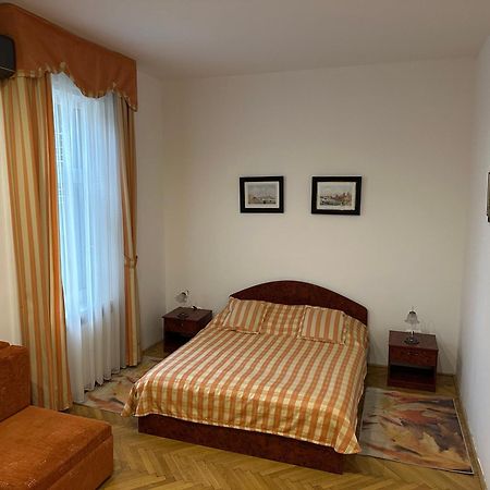 Party Villa Holiday Rent Балатонфёльдвар Экстерьер фото