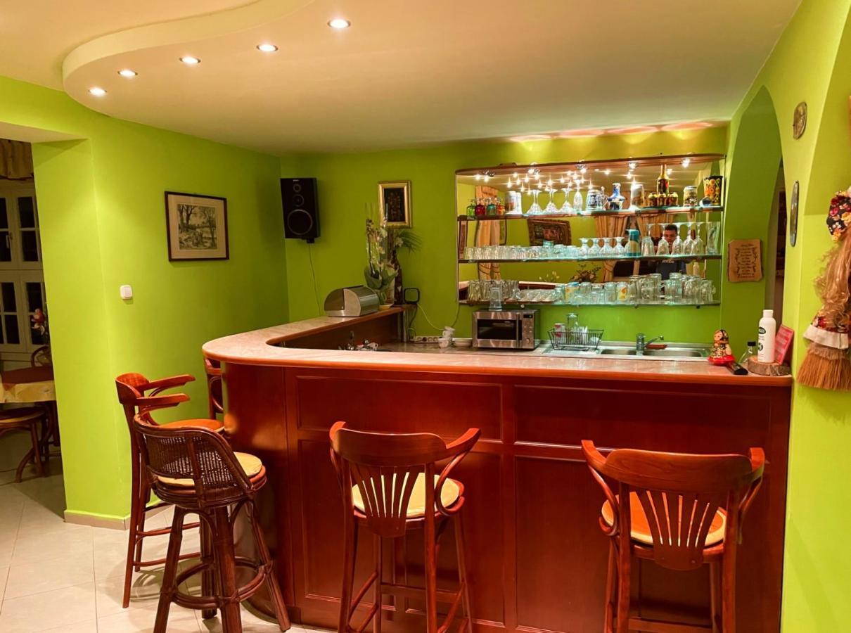 Party Villa Holiday Rent Балатонфёльдвар Экстерьер фото